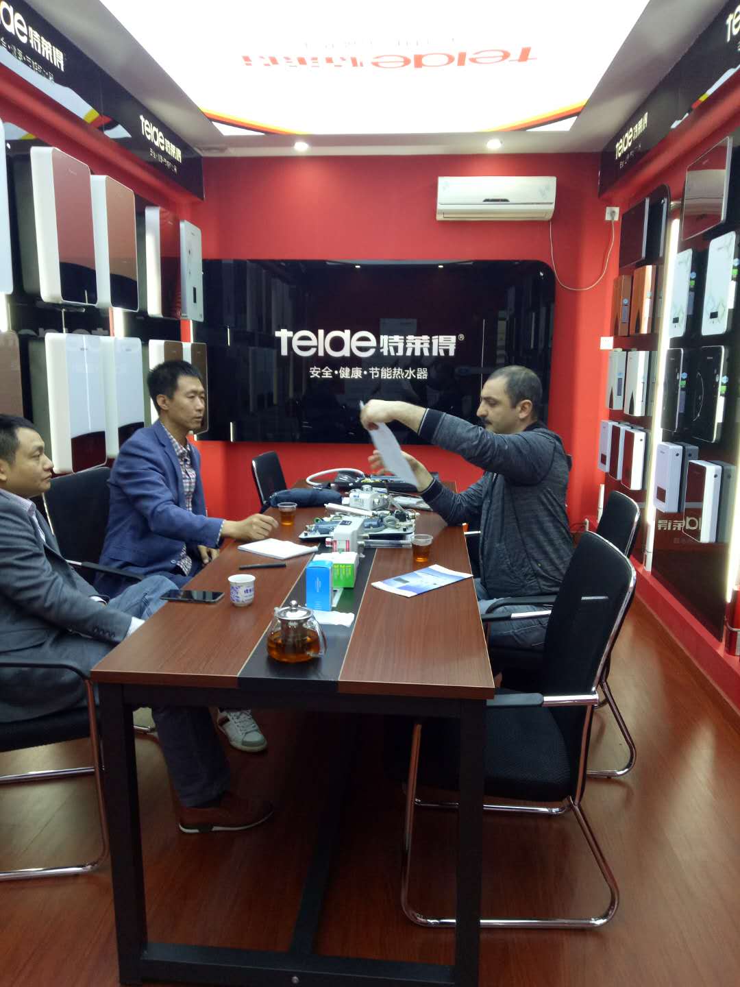 烈歡迎俄羅斯客戶蒞臨我司，恭賀成功簽約！
